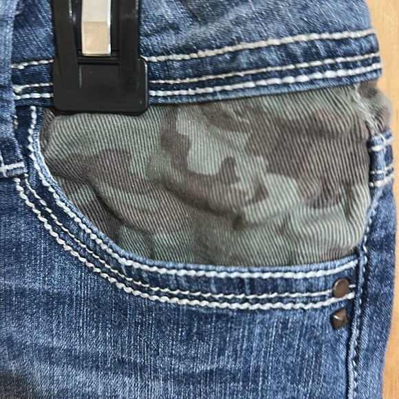 l.e.i. Ashley Low Rise Fringe Shorts with Lace Trim - Picture 2 of 4